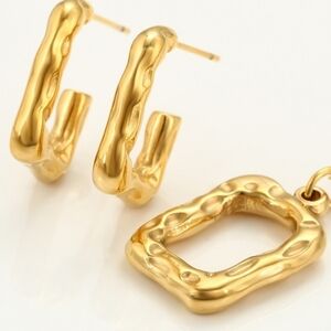 18K Gold Plated Necklace & Earrings Set